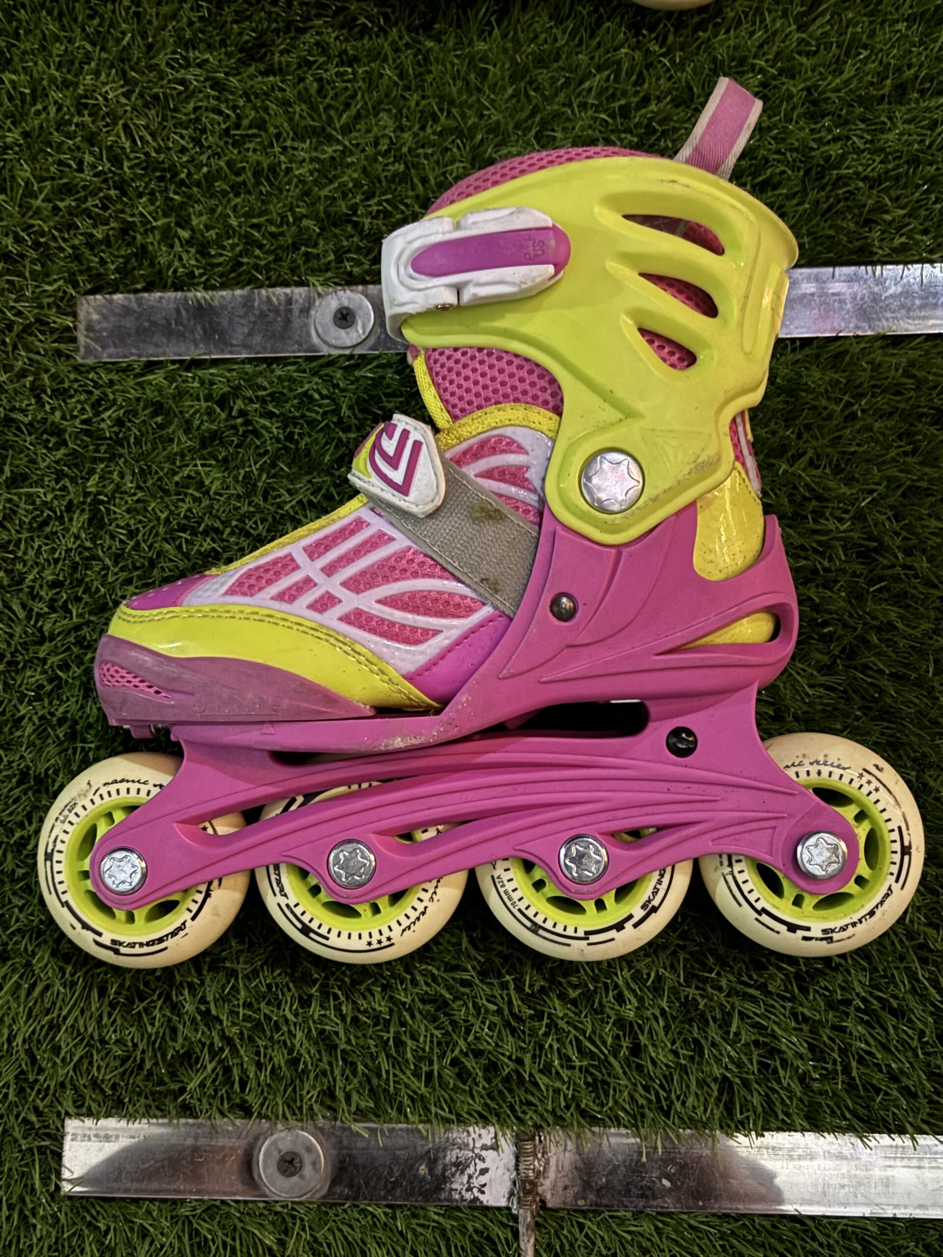 Adjustable inline skates for kids in good condition