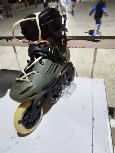 Oxelo MF900 3 wheel skate best for city and speed skating